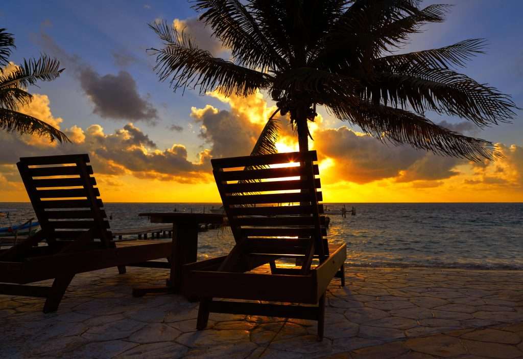 Twilight Treasures: Playa del Carmen’s Nightlife and Entertainment Hotspots 2 Sunset beach
